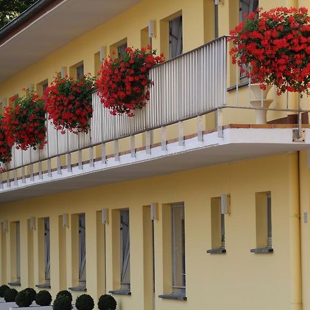 Hotel Drive In Motel Capellen Exterior foto
