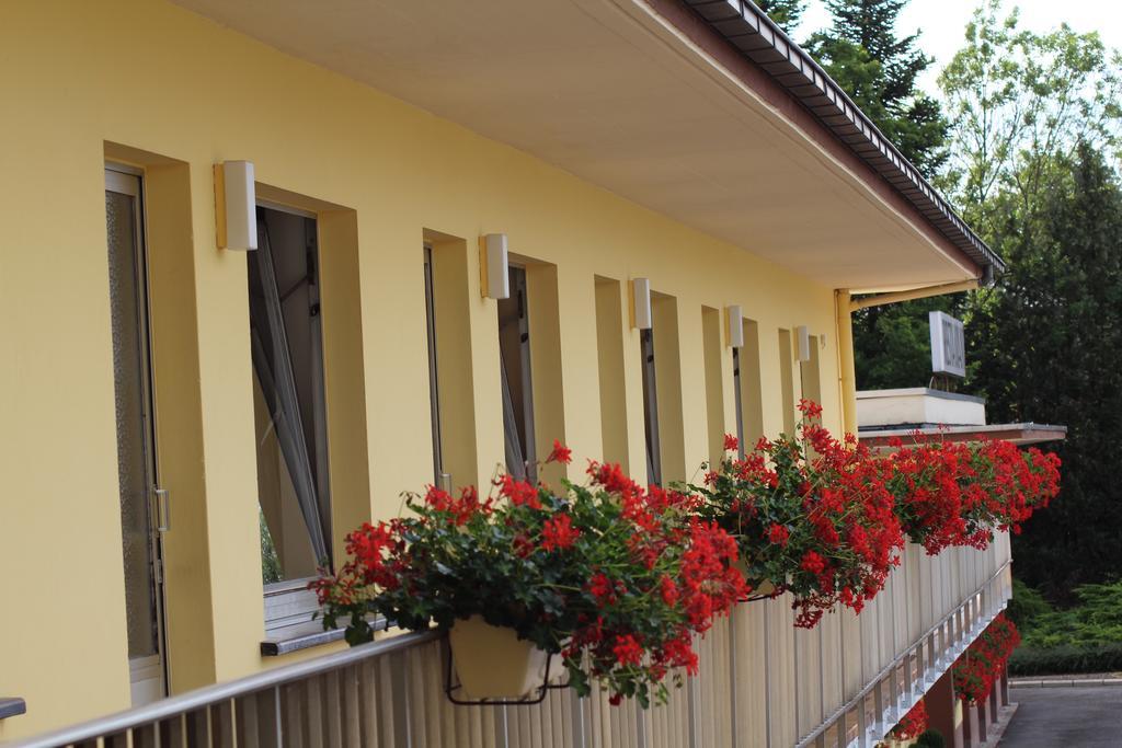 Hotel Drive In Motel Capellen Exterior foto