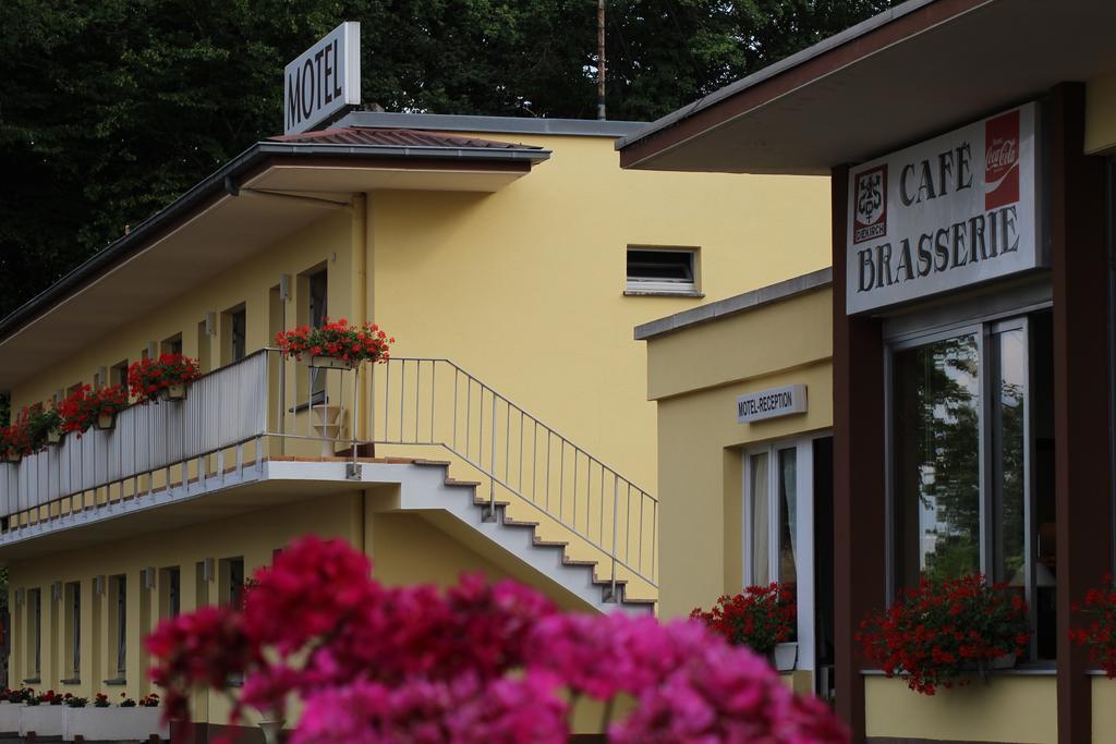 Hotel Drive In Motel Capellen Exterior foto